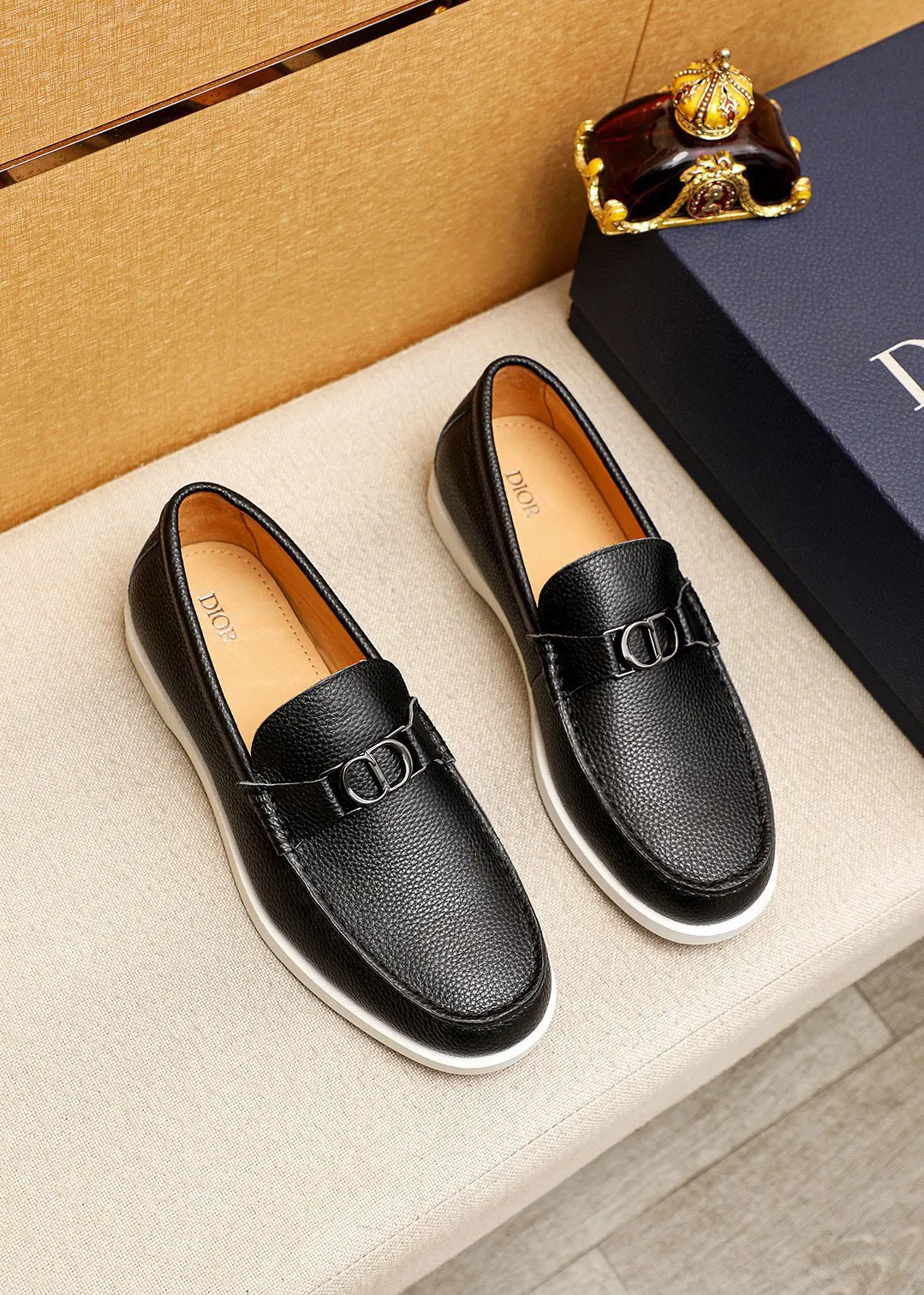 Men's shoes 💰480 💐Original packaging Product trademark: Dior "Dior" casual leather shoes Regular size: 38-44 (45.46.47🉑️Customized) Product materials: Selected Italian imported first-layer pebbled cowhide leather upper + luxury hardware buckle, imported water-dyed cowhide lining. Strong three-dimensional visual effect, original rubber outsole Color: 3⃣️colors available